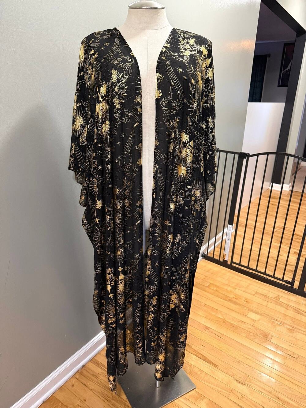 Torrid 5X/6X Disney Black/Gold Tiana Princess Frog Open Chiffon Cover Up Kimono